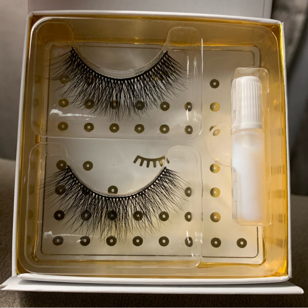 Battington Lashes w/mini glue